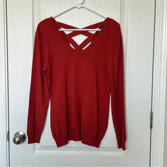 NWOT Love Ellie Burnt Orange Criss Cross Strappy Back V Neck Sweater Size M - Picture 4 of 11